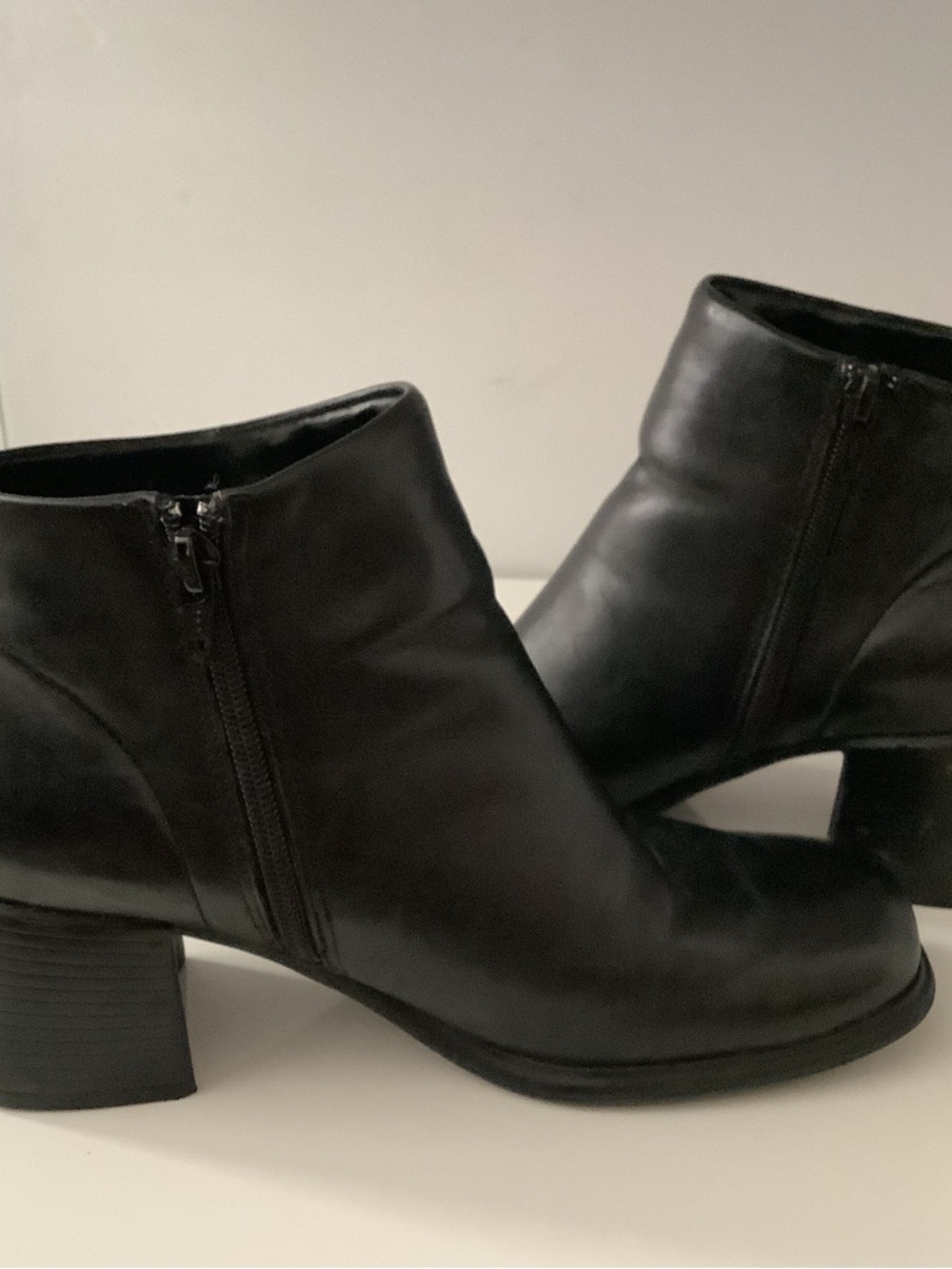 White mountain. Classic Black Leather Women's Ankle Boot - Picture 3 of 9